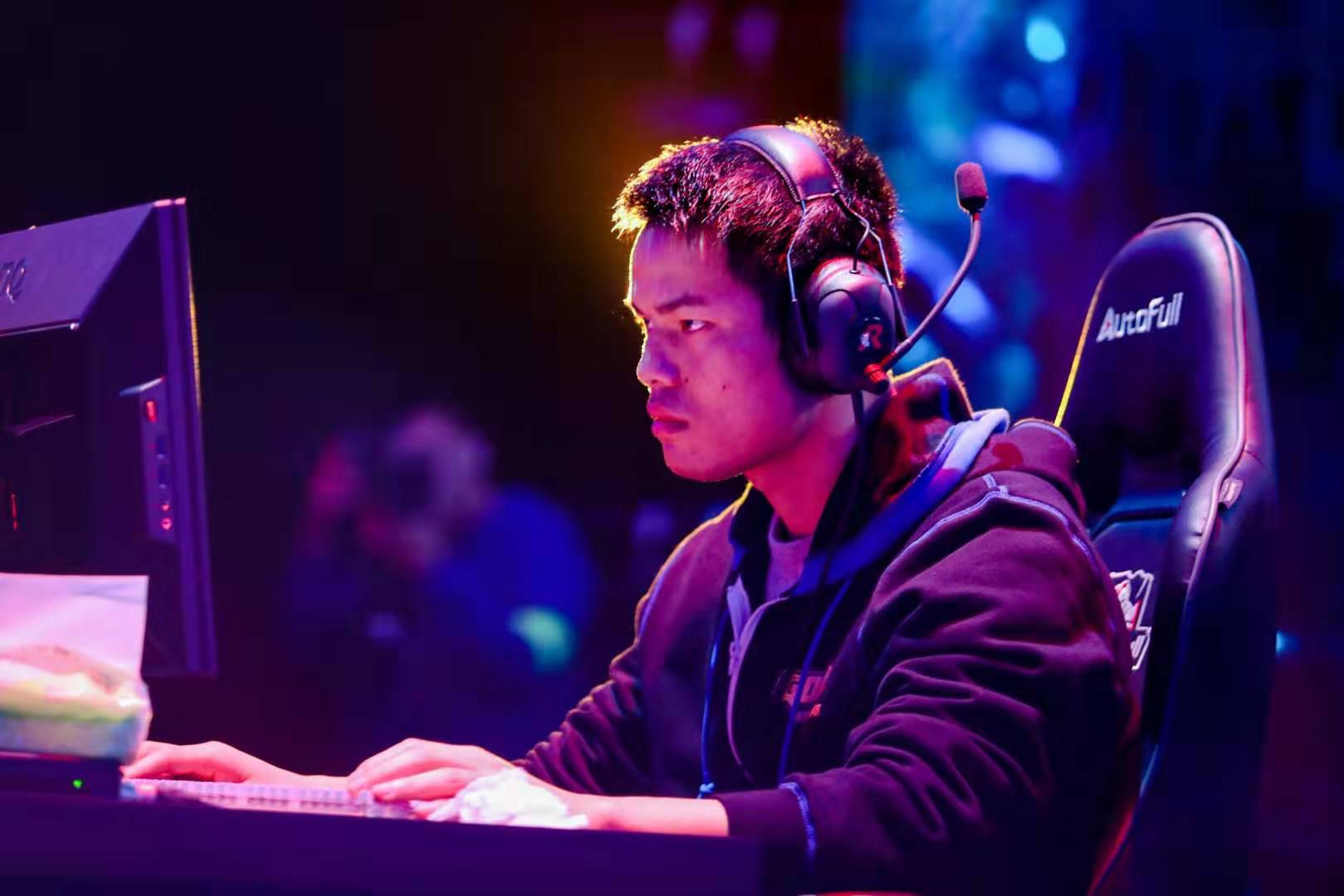 速分配給兩 速分配給兩