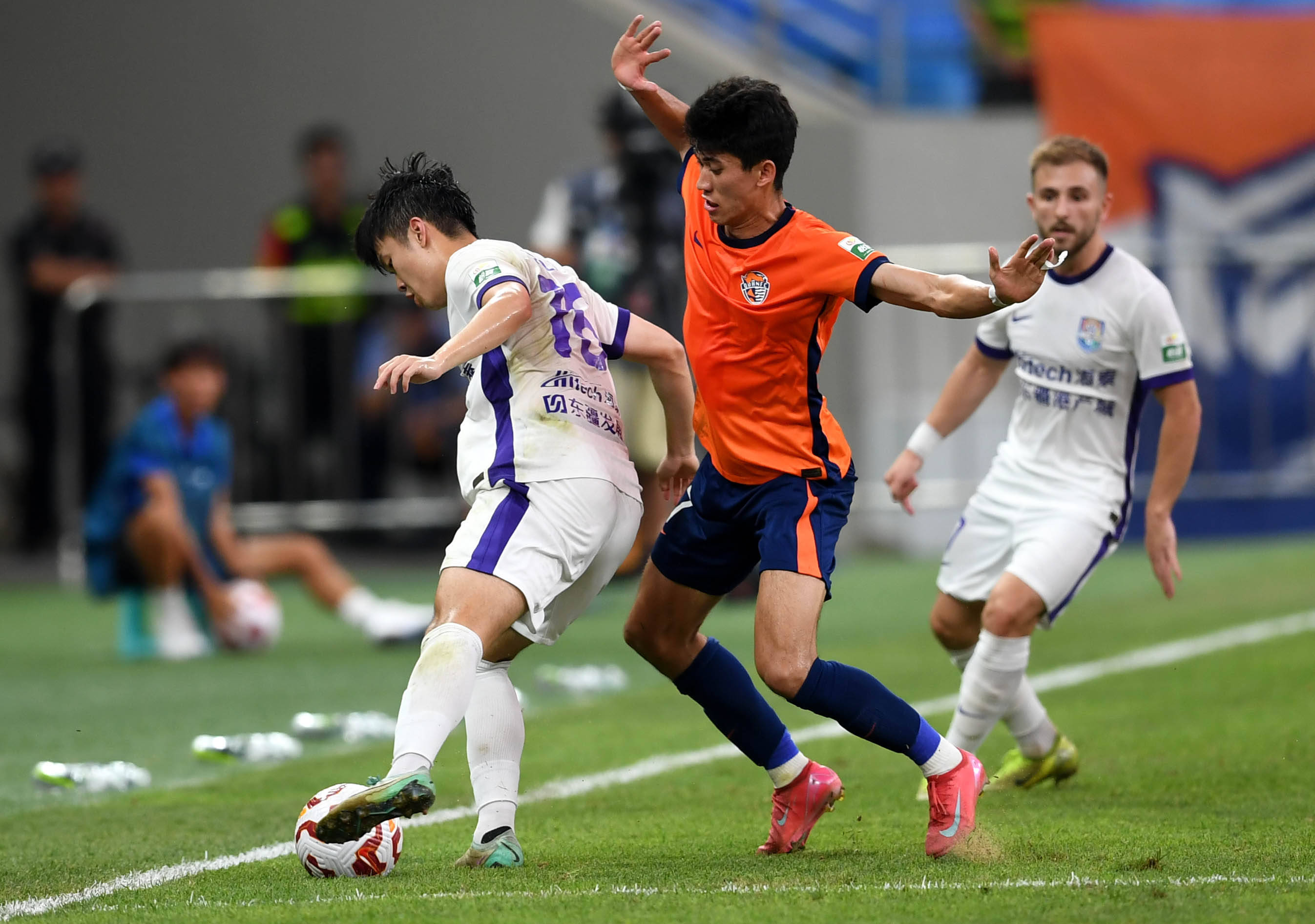 发的场外争 发的场外争